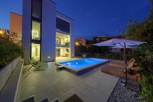 Villa Celeia - Luksuzni stan na drugom katu s grijanim bazenom u centru grada Krka