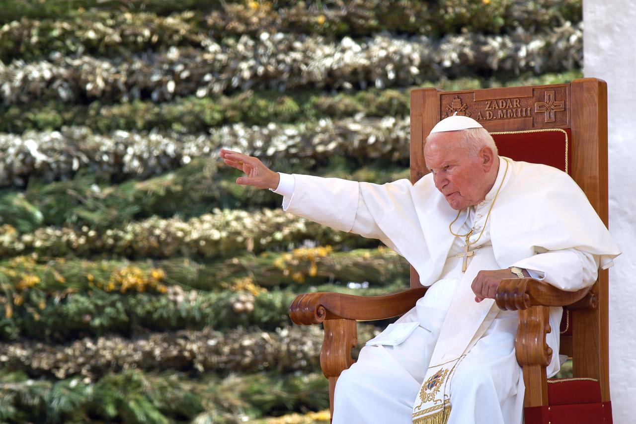 2003. godine Papa Ivan Pavao II tre?i je put posjetio Hrvatsku, 2. dio 