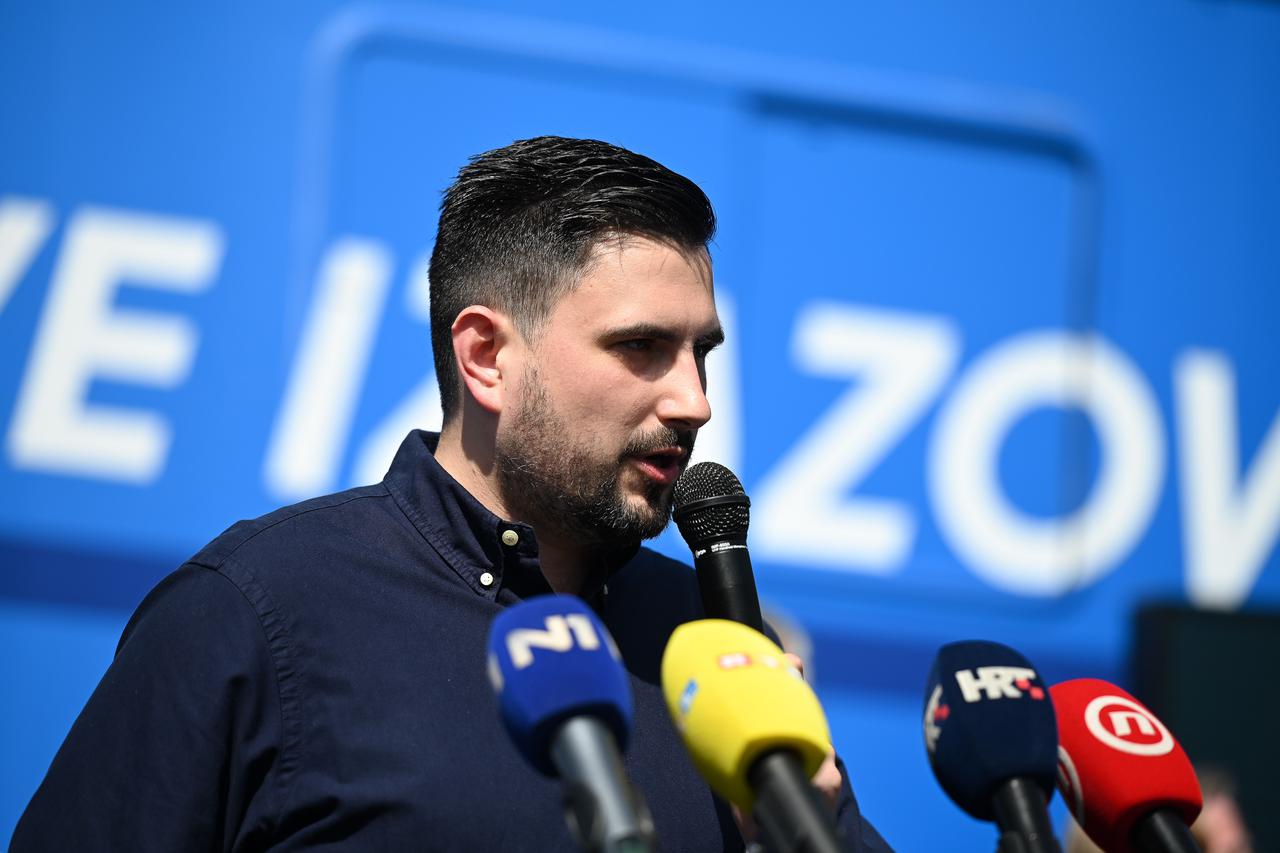 Zagreb: Andrej Plenković družio se s građanima, sportašima i članovima NK Maksimir