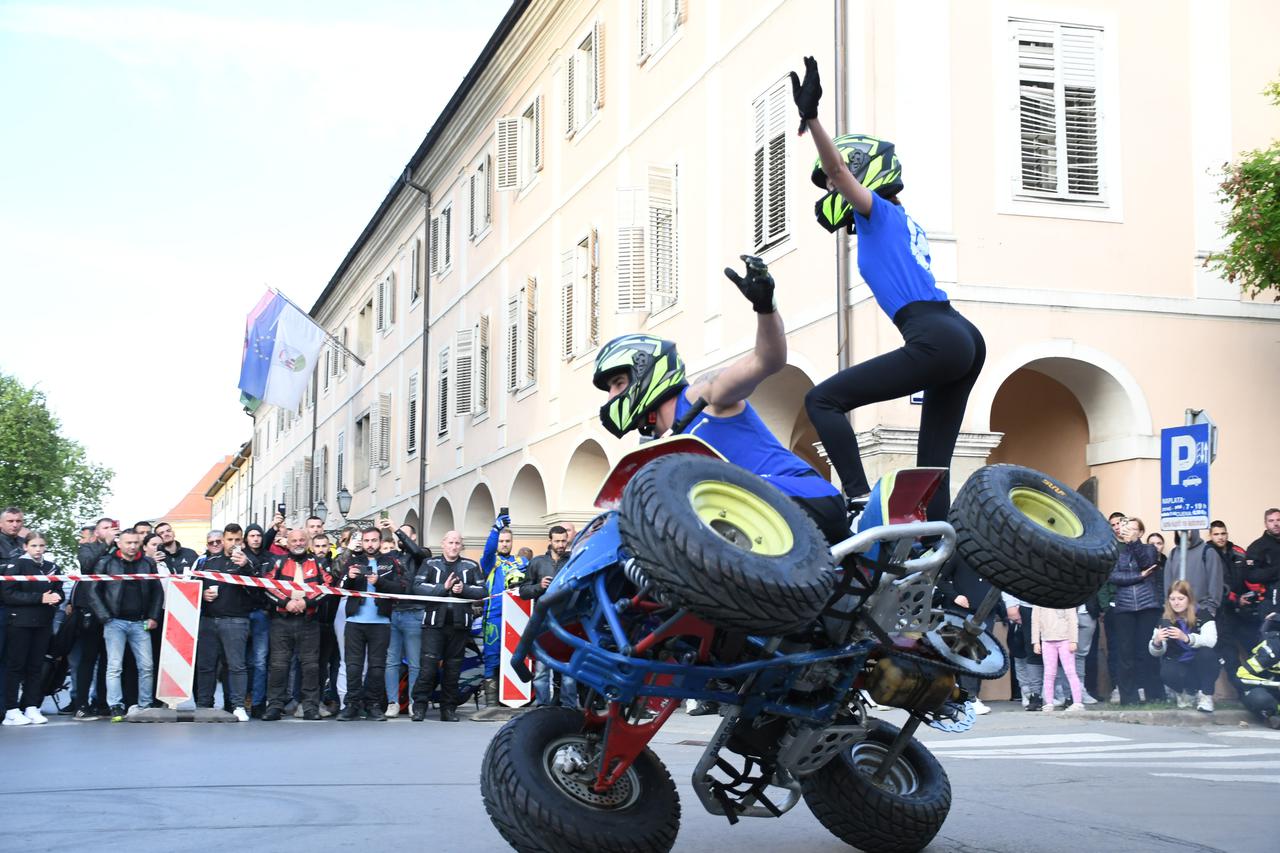 Bjelovar: Po prvi put, sudionici Budnice izveli su akrobatski moto stunt show, sudjelovao je i Dejan Špoljar